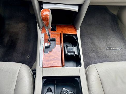 Used 2011 Toyota Camry LE image 21