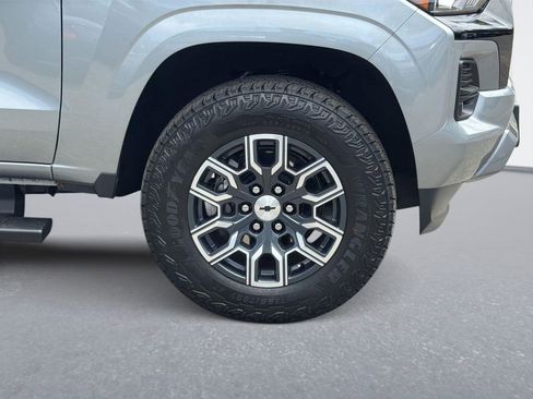 Used 2025 Chevrolet Colorado Z71 w/ Technology Package AWD/4WD image 32
