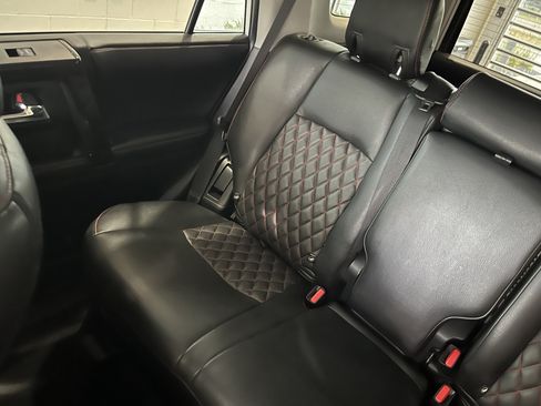 Used 2018 Toyota 4Runner TRD Off-Road AWD/4WD image 21