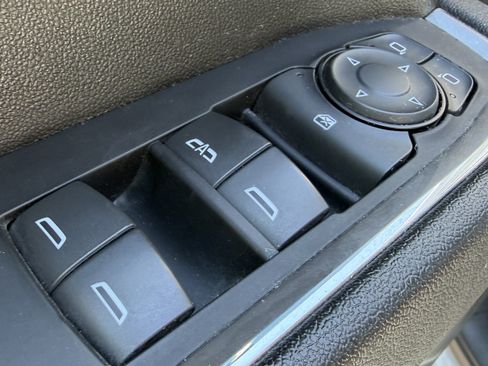 Used 2023 Chevrolet Silverado 1500 LT AWD/4WD image 8
