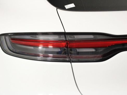 Certified 2026 Porsche Macan AWD/4WD image 21
