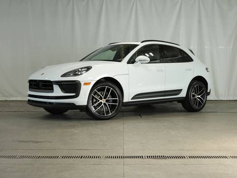 Certified 2025 Porsche Macan AWD/4WD image 1