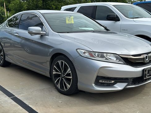 Used 2017 Honda Accord EX image 4