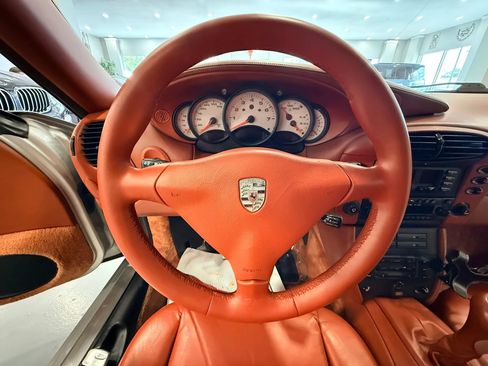 Used 2000 Porsche 911 Carrera 4 AWD/4WD image 18