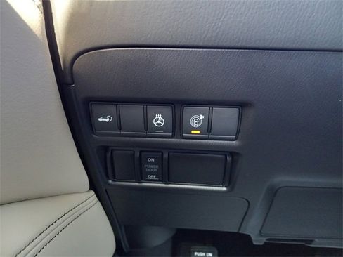 Used 2024 Nissan Armada Platinum image 29