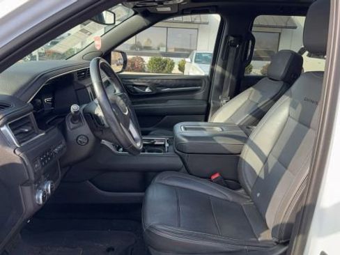 Used 2022 GMC Yukon XL Denali image 9
