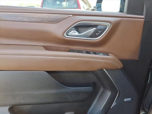 Used 2024 Chevrolet Suburban High Country image 17