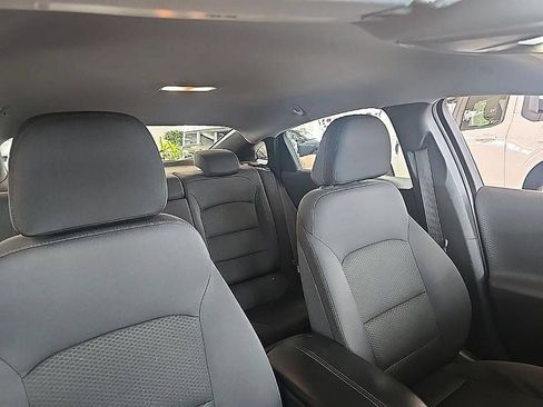 Used 2017 Chevrolet Malibu LT FWD image 34