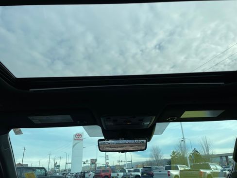 Used 2024 Toyota Tacoma Limited w/ Limited Package (LT) image 16