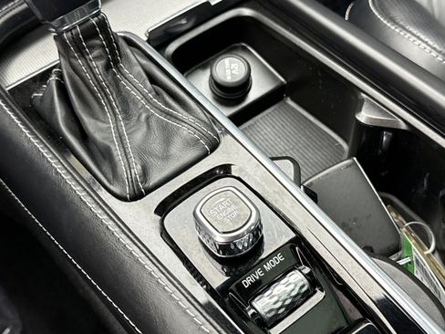 Used 2020 Volvo XC90 T6 R-Design image 23