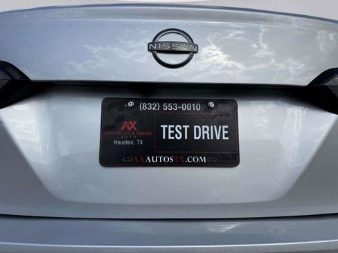 Used 2023 Nissan Versa SV FWD image 17