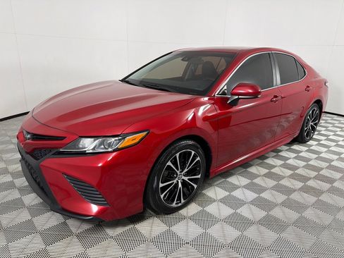 Used 2020 Toyota Camry SE image 9