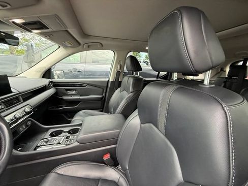 Used 2023 Honda Pilot Touring image 13