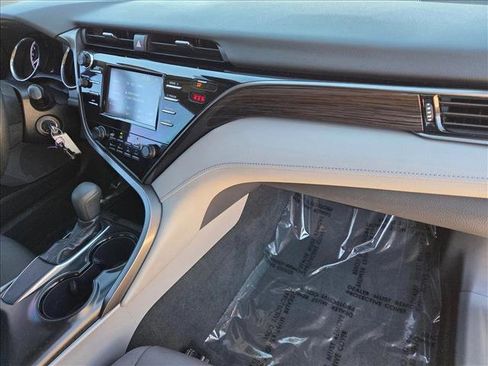 Used 2019 Toyota Camry LE image 20