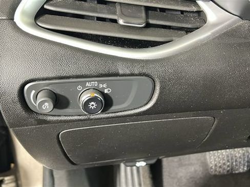 Used 2023 Chevrolet Malibu LT FWD image 19