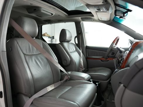 Used 2010 Toyota Sienna XLE Limited image 51