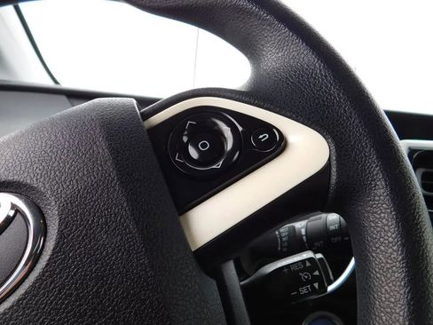 Used 2016 Toyota Prius Two image 19