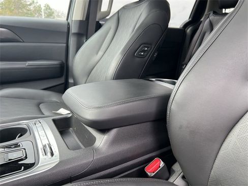 Certified 2025 Kia Carnival SX w/ SX Dark Edition Package image 21