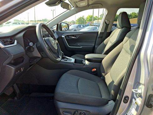 Used 2025 Toyota RAV4 XLE AWD/4WD image 11