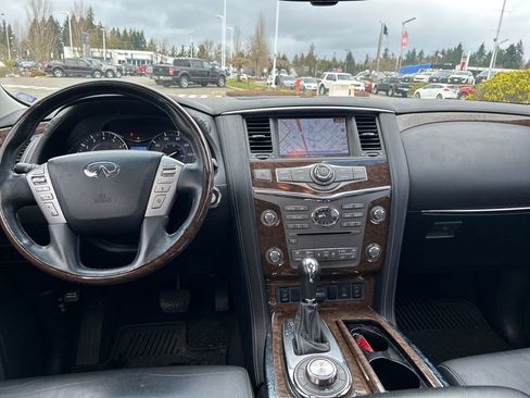 Used 2017 INFINITI QX80 4WD w/ Driver Assistance Package image 6