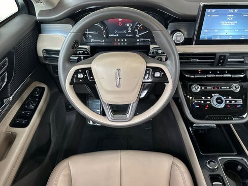 Used 2022 Lincoln Corsair FWD w/ Rear Removable Package Tray image 15