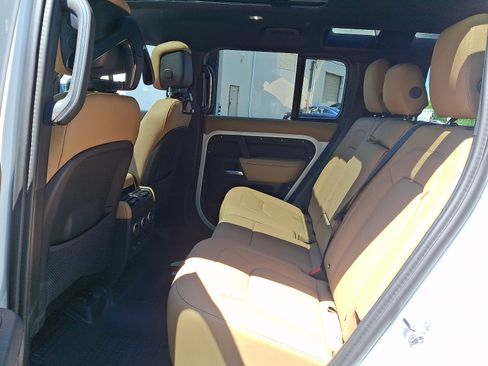 Used 2025 Land Rover Defender 110 X-Dynamic SE AWD/4WD image 5