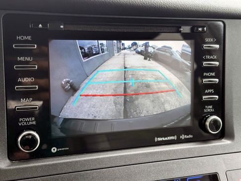 Used 2020 Toyota Sienna LE FWD image 23