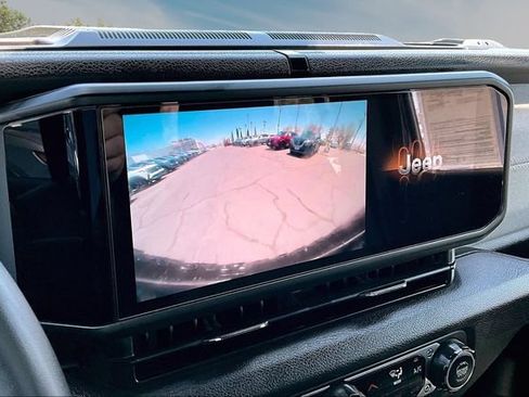Used 2024 Jeep Wrangler Unlimited AWD/4WD image 14