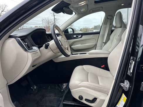Used 2024 Volvo XC60 B5 Core w/ Climate Package image 16