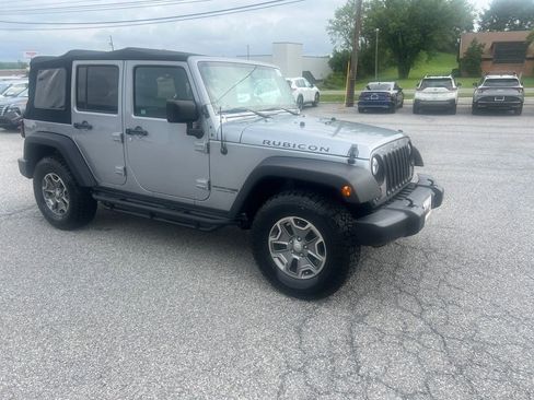 Used 2018 Jeep Wrangler Unlimited Rubicon w/ Cold Weather Group image 8