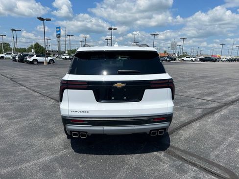 Used 2026 Chevrolet Traverse LT w/ Driver Confidence Package FWD image 30