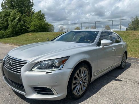 Used 2013 Lexus LS 460 w/ Comfort Pkg RWD image 2