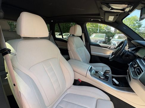 Used 2019 BMW X5 xDrive50i w/ M Sport Package AWD/4WD image 8