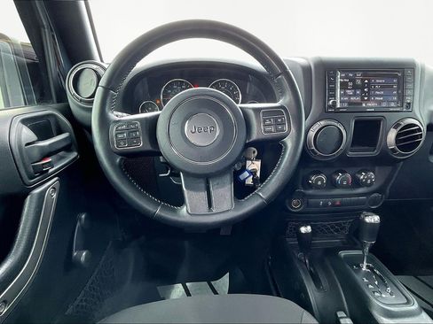 Used 2018 Jeep Wrangler Unlimited Sport w/ Connectivity Group image 9