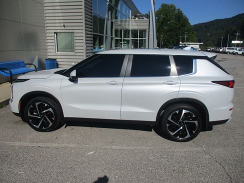 Used 2023 Mitsubishi Outlander SE AWD/4WD image 7