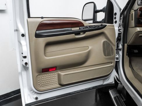 Used 2006 Ford F250 Lariat image 38