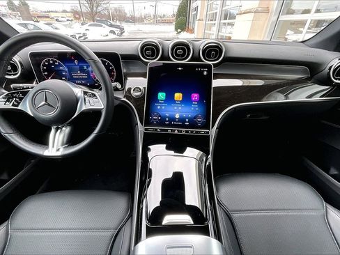 Used 2025 Mercedes-Benz GLC 300 4MATIC image 15
