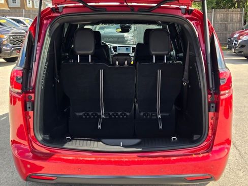 New 2026 Chrysler Pacifica Select w/ S Appearance Package image 11