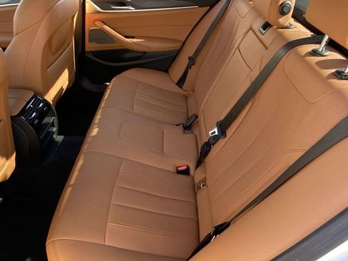 Used 2023 BMW 530i w/ Premium Package image 18