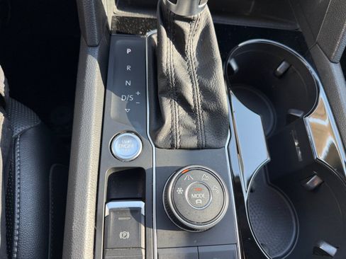 Used 2018 Volkswagen Atlas SEL Premium AWD/4WD image 19