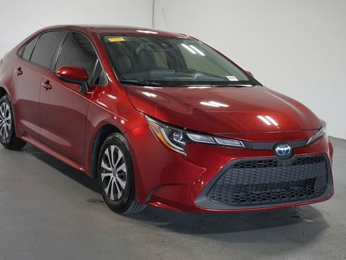 Certified 2022 Toyota Corolla LE image 3