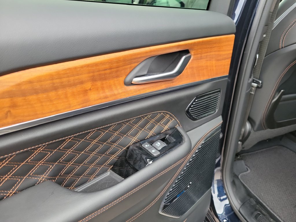 Used 2023 Jeep Grand Cherokee Summit AWD/4WD image 16