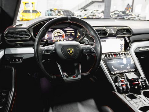 Used 2021 Lamborghini Urus image 37