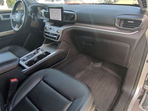 Used 2022 Ford Explorer XLT w/ Equipment Group 202A image 28