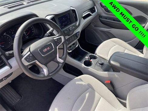 Used 2024 GMC Terrain SLE image 12