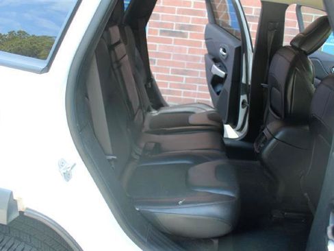 Used 2018 Jeep Cherokee Trailhawk AWD/4WD image 8