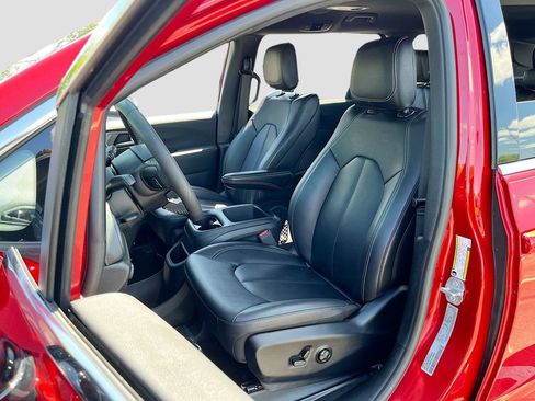 Certified 2025 Chrysler Pacifica Select image 20