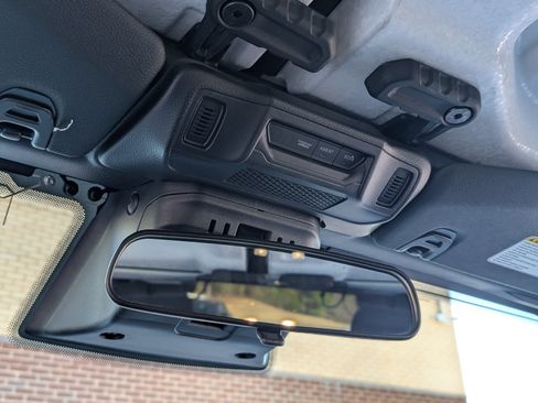 Used 2025 Jeep Wrangler Sahara image 29