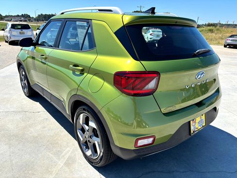 Used 2022 Hyundai Venue SEL w/ Cargo Package image 6