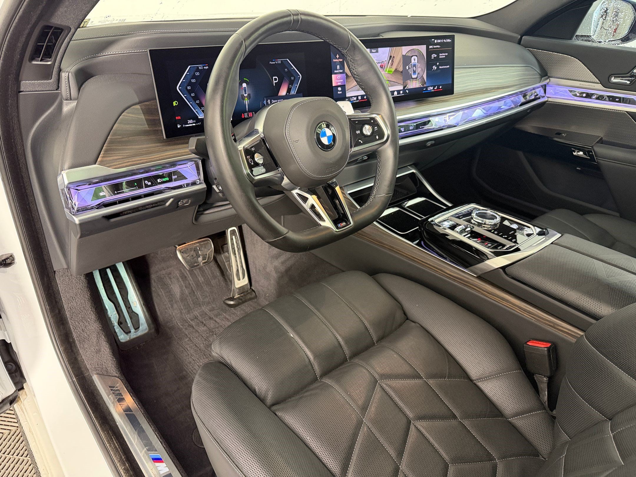 Used 2024 BMW 760i xDrive w/ Executive Package AWD/4WD image 4